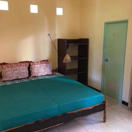Harry'S Ocean House Pacitan Exterior foto