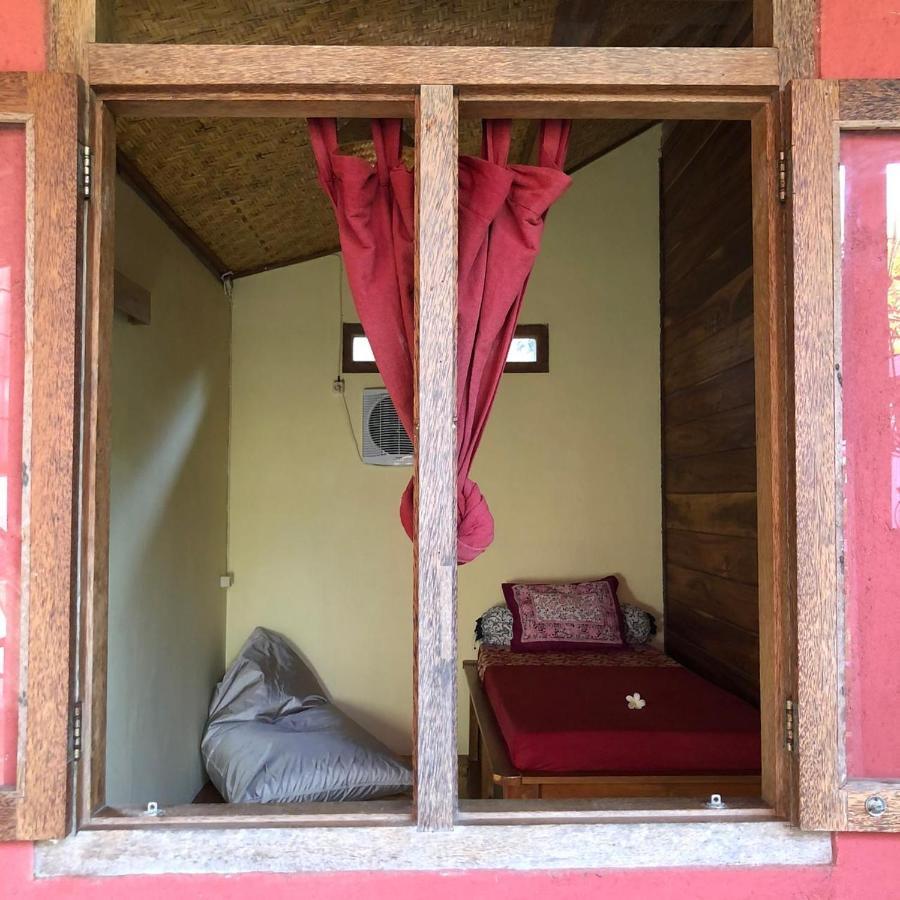Harry'S Ocean House Pacitan Exterior foto