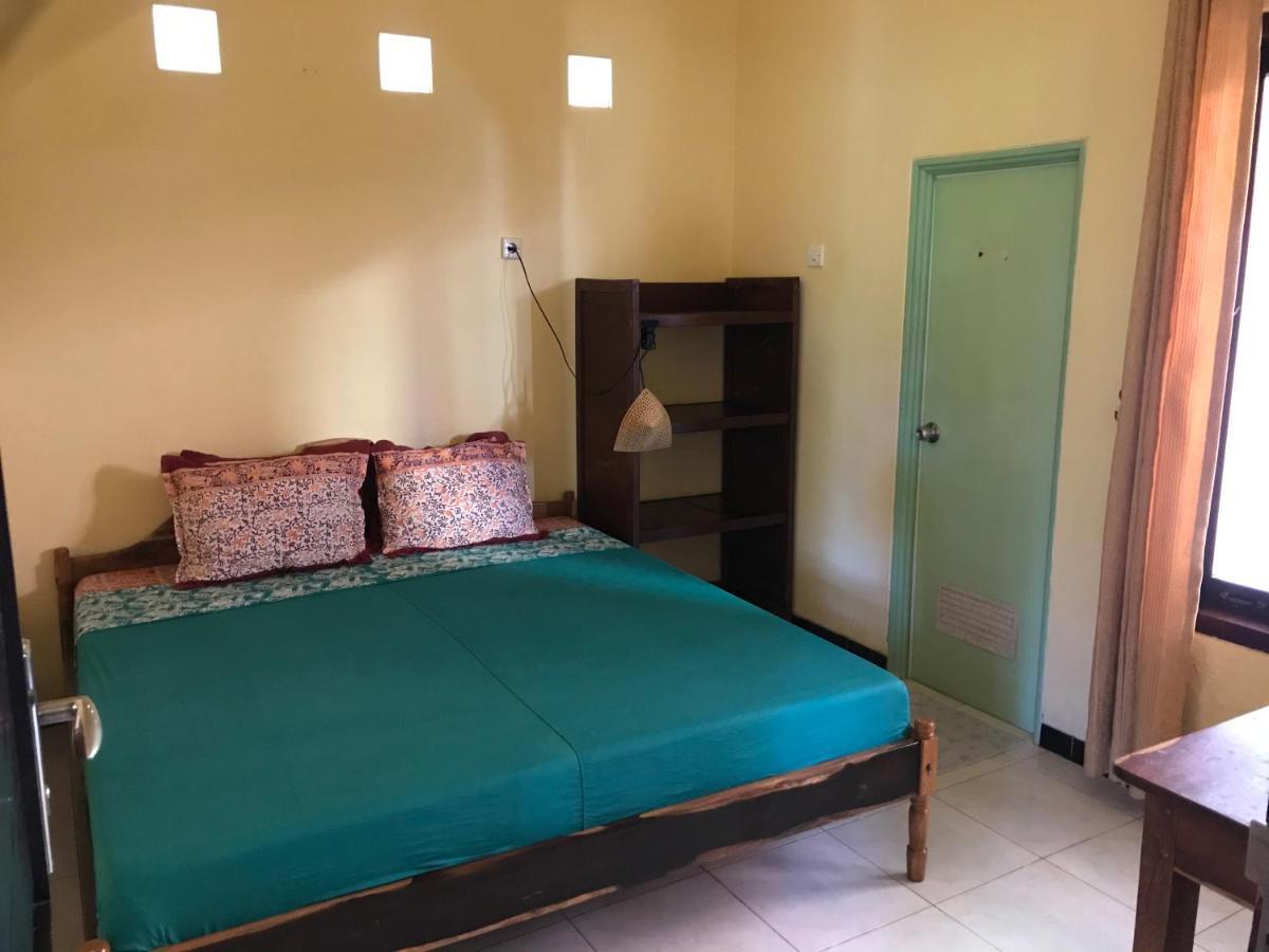 Harry'S Ocean House Pacitan Exterior foto