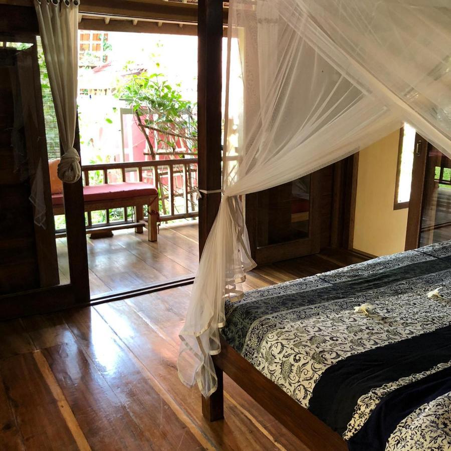 Harry'S Ocean House Pacitan Exterior foto