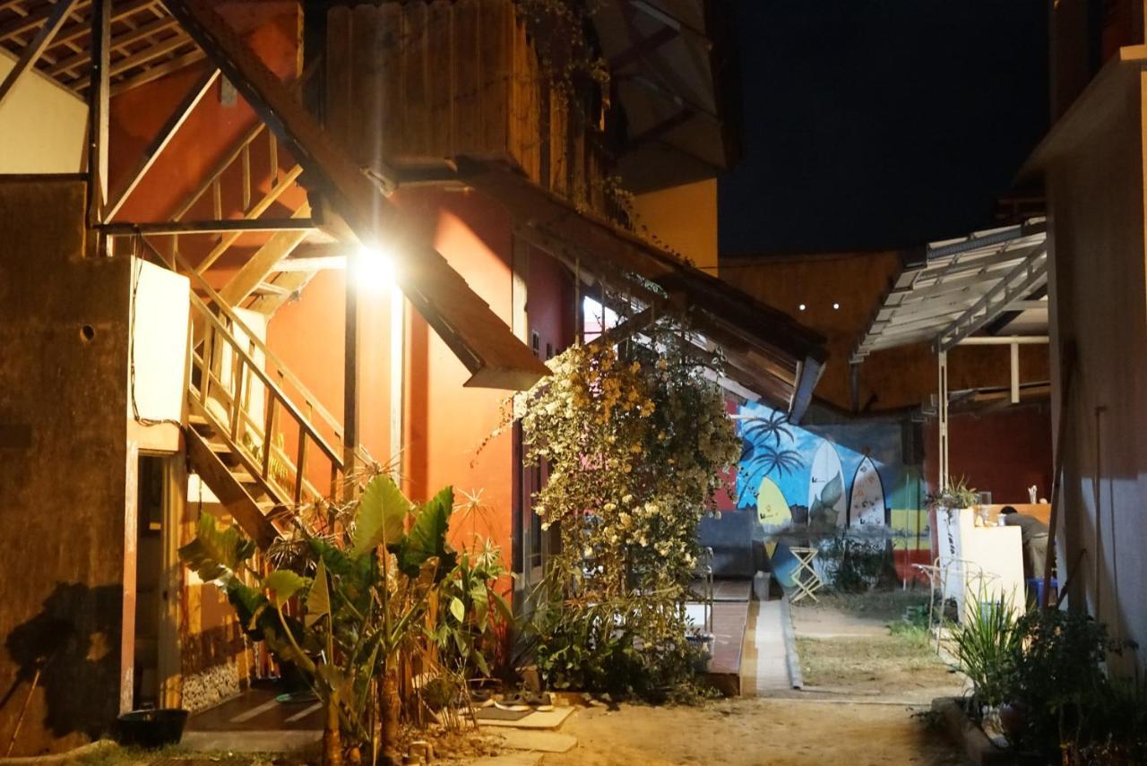 Harry'S Ocean House Pacitan Exterior foto