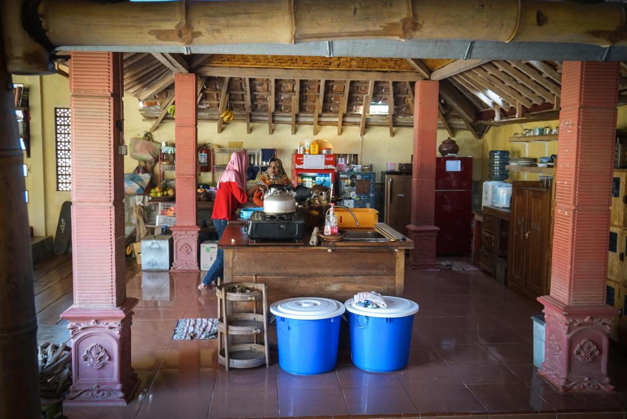 Harry'S Ocean House Pacitan Exterior foto