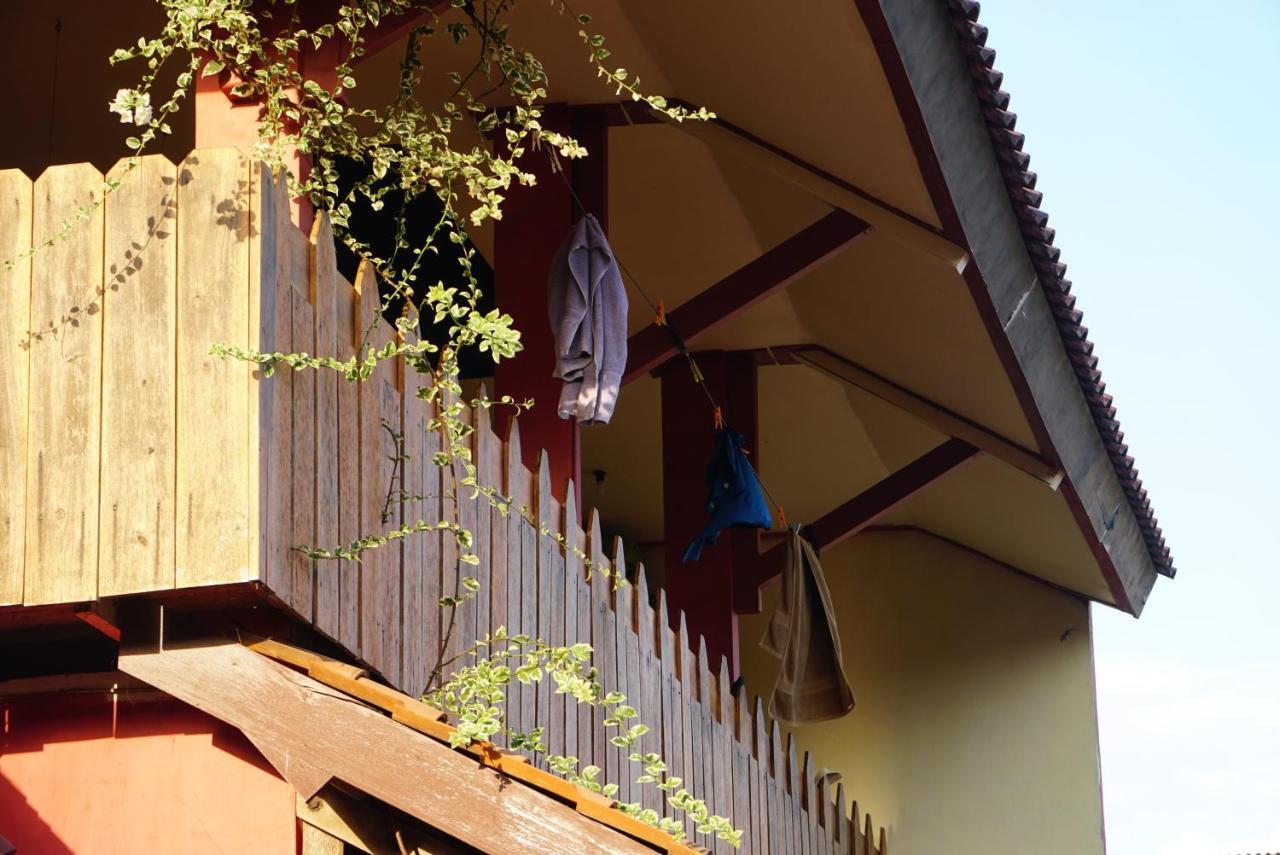 Harry'S Ocean House Pacitan Exterior foto