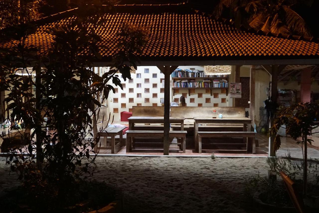 Harry'S Ocean House Pacitan Exterior foto